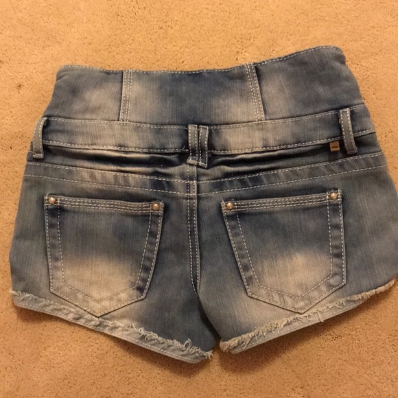 Denim short - Picture 2 of 4